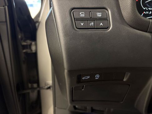Used 2024 Lexus LX 600 4WD w/ Luxury Package image 15