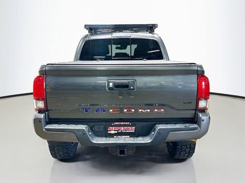 Used 2018 Toyota Tacoma TRD Off-Road w/ Technology Package AWD/4WD image 8