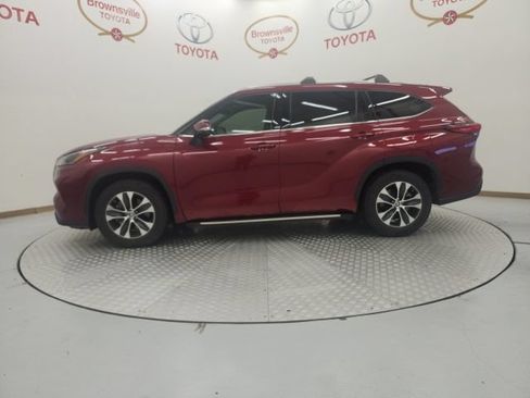 Used 2021 Toyota Highlander XLE FWD image 5
