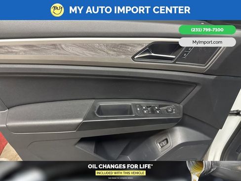 Used 2020 Volkswagen Atlas Cross Sport SE w/ Towing Package image 10