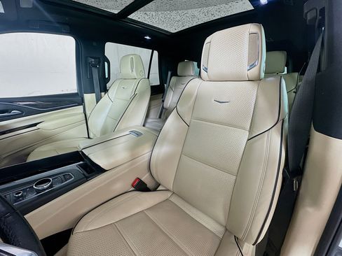 Used 2022 Cadillac Escalade Premium Luxury w/ Performance Package AWD/4WD image 21