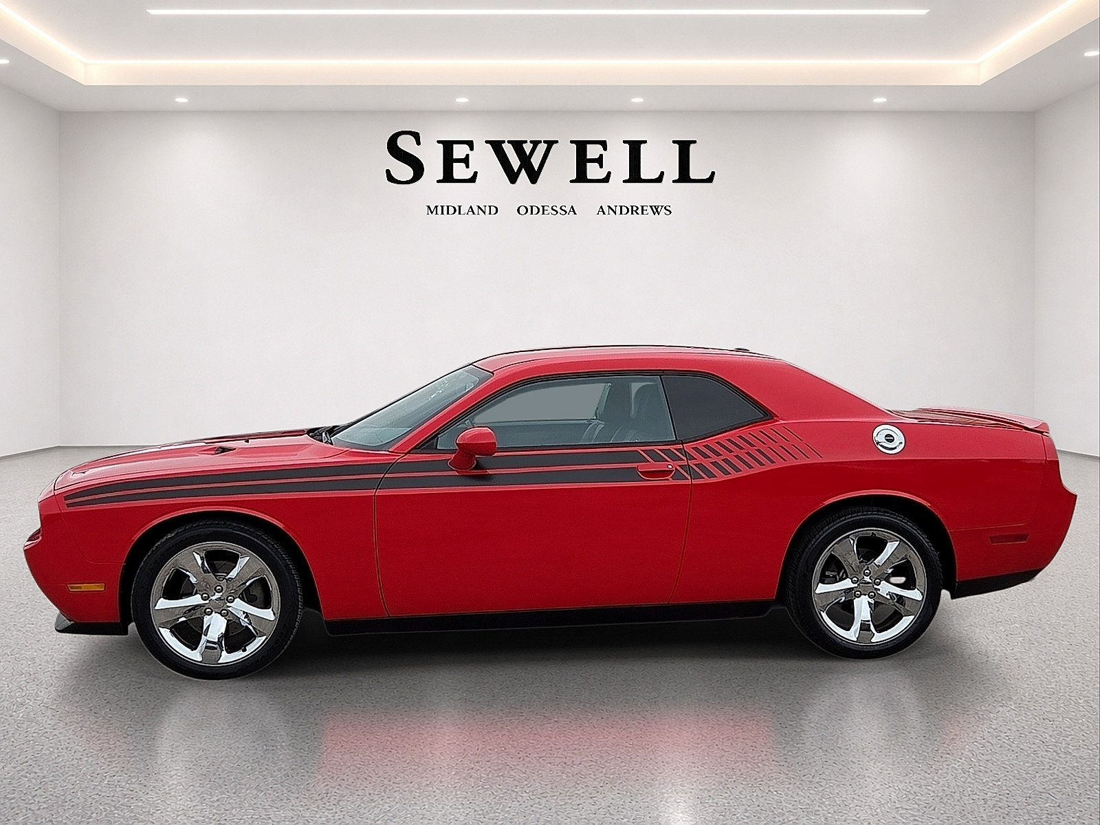 Used 2014 Dodge Challenger SXT Plus RWD image 2