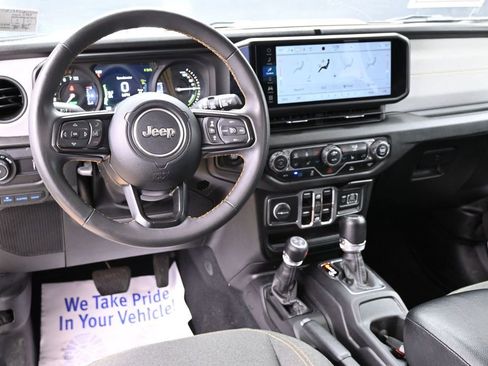 Used 2024 Jeep Wrangler Unlimited w/ Convenience Group AWD/4WD image 33