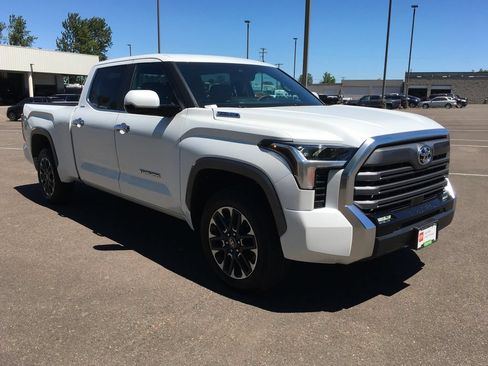 Used 2025 Toyota Tundra Limited AWD/4WD image 10