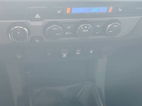 Certified 2019 Toyota Tacoma TRD Off-Road image 19