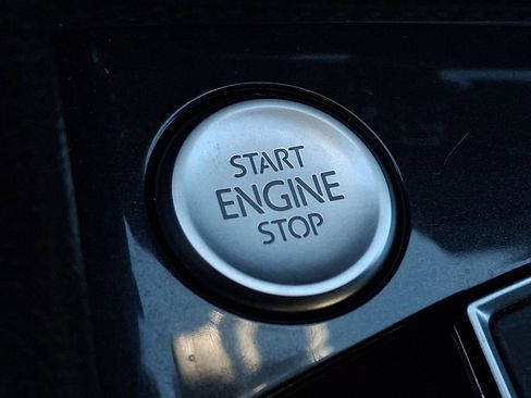 Used 2021 Volkswagen Tiguan SE R-Line image 25