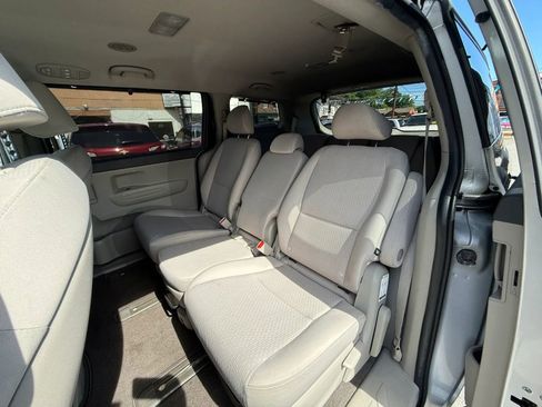 Used 2016 Kia Sedona LX w/ LX Convenience Package FWD image 42