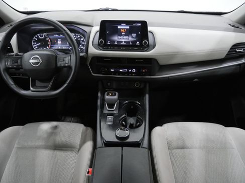 Used 2025 Nissan Rogue SV image 10