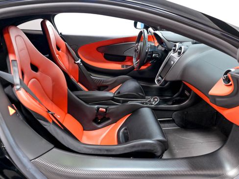 Used 2019 McLaren 600LT RWD image 26