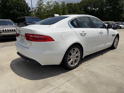 Used 2017 Jaguar XE Premium RWD image 22