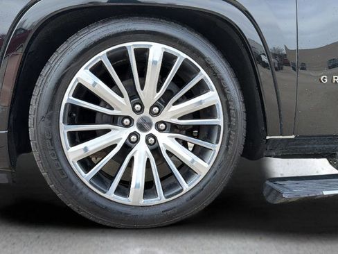 Used 2022 Jeep Grand Wagoneer Series III AWD/4WD image 14