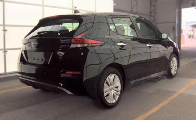 Used 2025 Nissan Leaf S FWD image 3