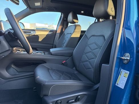 New 2025 Volkswagen Atlas Cross Sport SE image 9