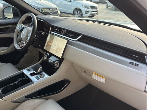 Used 2026 Jaguar F-PACE R-Dynamic S image 8