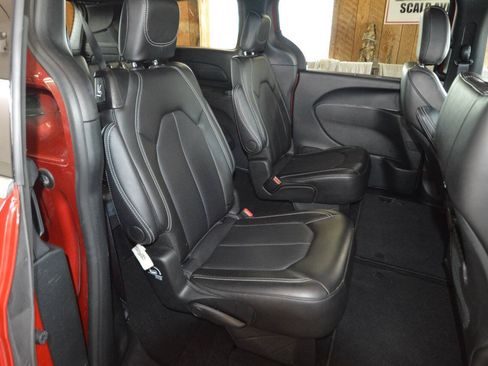 Used 2025 Chrysler Pacifica Select AWD/4WD image 8