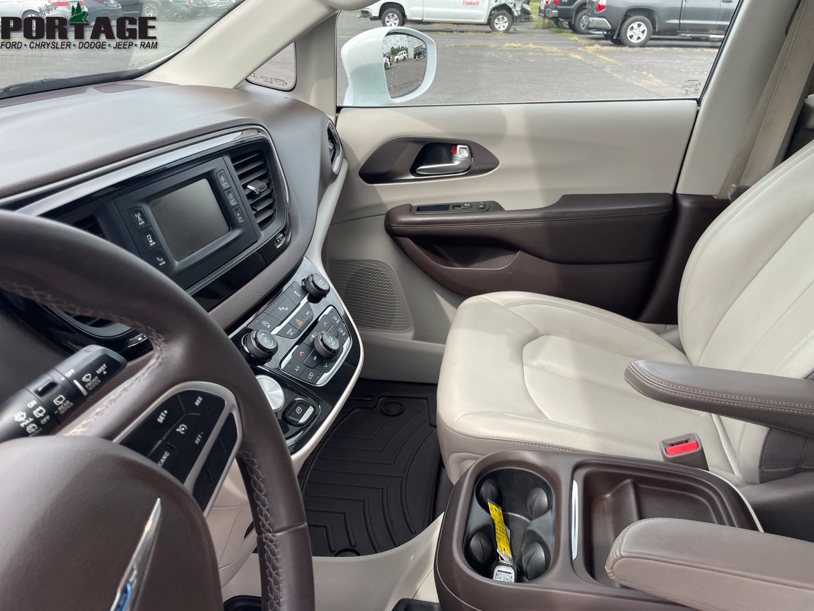 Used 2017 Chrysler Pacifica Touring-L FWD image 15