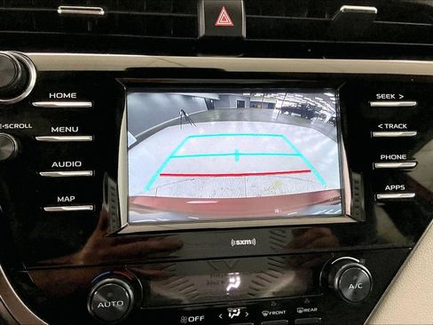 Used 2020 Toyota Camry SE FWD image 13