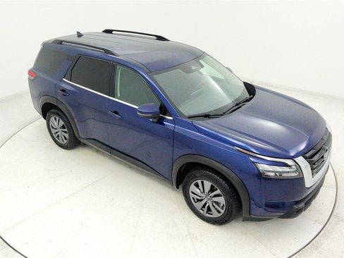Used 2025 Nissan Pathfinder SV FWD image 19
