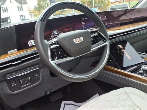 Used 2025 Cadillac Escalade ESV Sport Platinum image 11