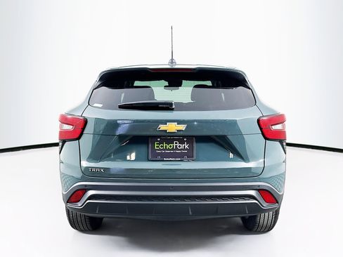 Used 2025 Chevrolet Trax LS w/ LS Convenience Package image 7