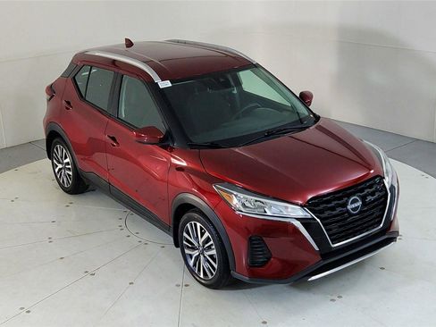 Used 2023 Nissan Kicks SV image 9