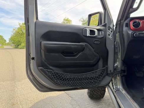 Used 2022 Jeep Wrangler Rubicon w/ Cold Weather Group AWD/4WD image 18