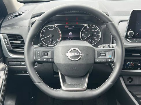 Used 2026 Nissan Rogue SV FWD image 17