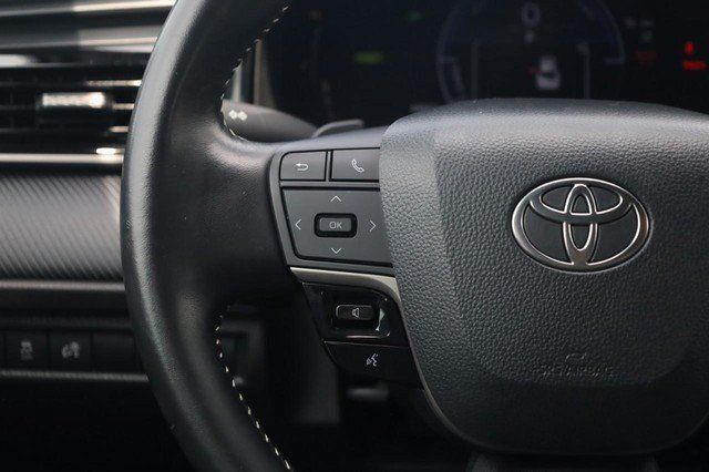 Used 2025 Toyota Camry SE FWD image 10