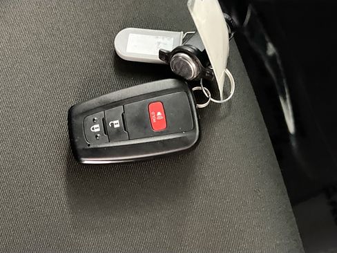 Used 2025 Toyota RAV4 SE AWD/4WD image 36
