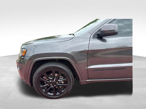 Used 2018 Jeep Grand Cherokee Altitude AWD/4WD image 36