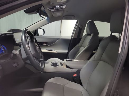 Used 2023 Toyota Venza XLE AWD/4WD image 12