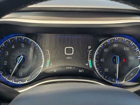 Certified 2024 Chrysler Pacifica Touring-L FWD image 39