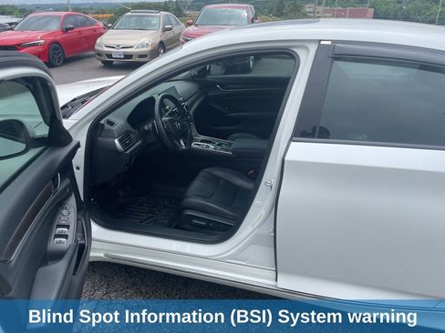 Used 2018 Honda Accord Touring image 10