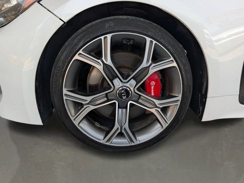 Used 2018 Kia Stinger GT2 RWD image 12
