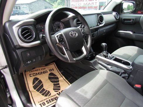 Used 2021 Toyota Tacoma SR5 RWD image 9
