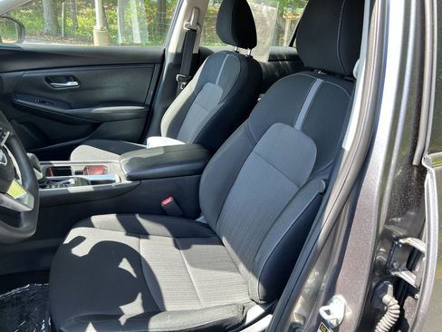 Used 2025 Nissan Sentra SV FWD image 14