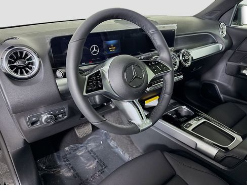 Used 2026 Mercedes-Benz GLB 250 4MATIC image 9