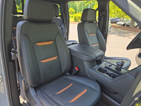 Used 2024 GMC Sierra 1500 AT4 w/ Technology Package AWD/4WD image 10