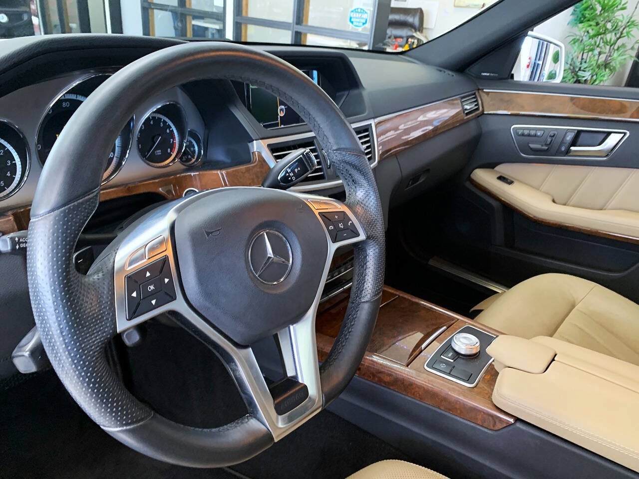 Used 2012 Mercedes-Benz E 550 4MATIC Sedan image 9