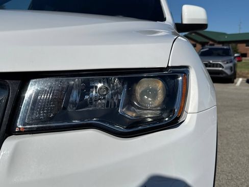 Used 2021 Jeep Grand Cherokee Laredo AWD/4WD image 11