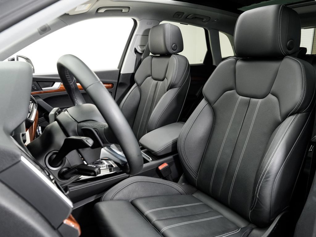 Used 2021 Audi Q5 e Premium Plus AWD/4WD image 5