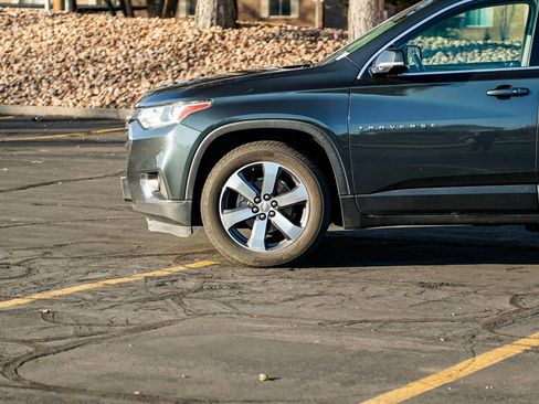 Used 2019 Chevrolet Traverse LT w/ LT Premium Package image 7