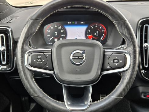 Used 2021 Volvo XC40 T5 R-Design AWD/4WD image 19