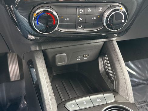 Used 2024 Chevrolet TrailBlazer LT FWD image 28