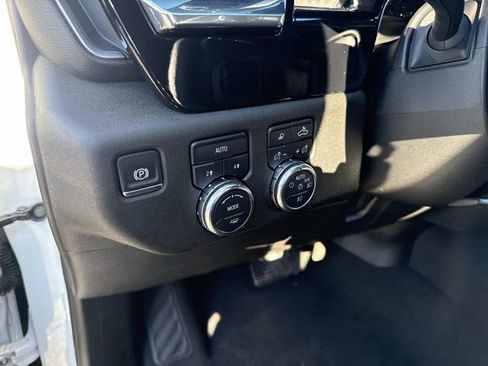 Used 2025 GMC Sierra 1500 SLT image 23