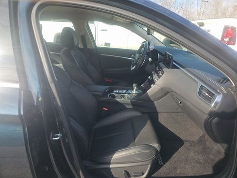 Used 2025 Genesis G70 2.5T image 5