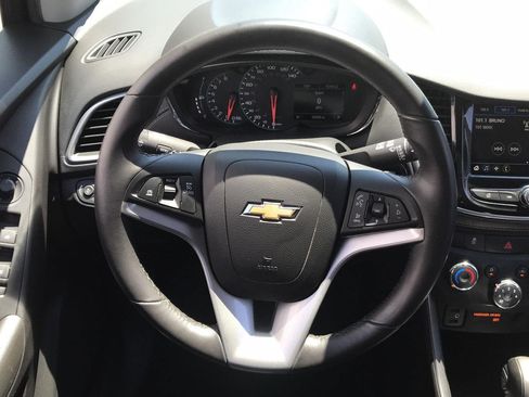 Certified 2018 Chevrolet Trax LT w/ LT Convenience Package FWD image 9