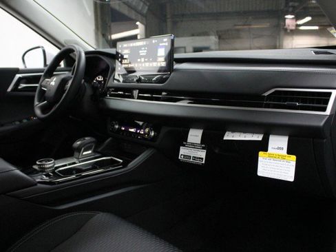 New 2026 Mitsubishi Outlander ES image 17