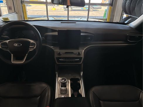 Used 2023 Ford Explorer XLT w/ Equipment Group 202A AWD/4WD image 11