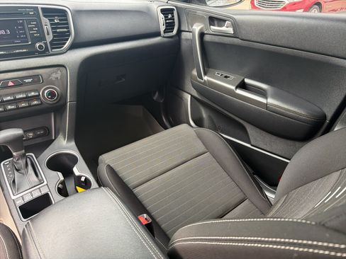 Used 2018 Kia Sportage LX AWD/4WD image 13